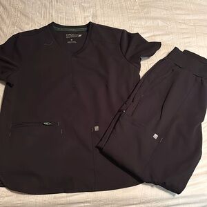 Fabletics scrub set